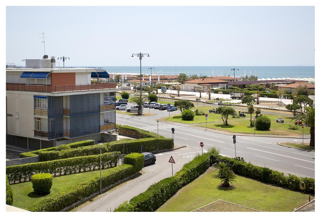 Casa Gorgone, Seafront Flat! Lägenhet Viareggio Exteriör bild