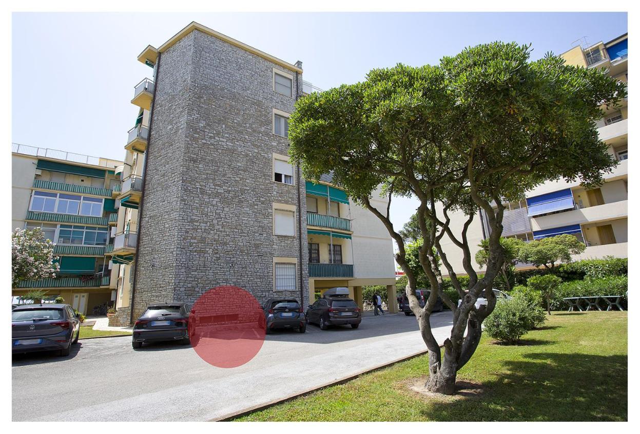 Casa Gorgone, Seafront Flat! Lägenhet Viareggio Exteriör bild